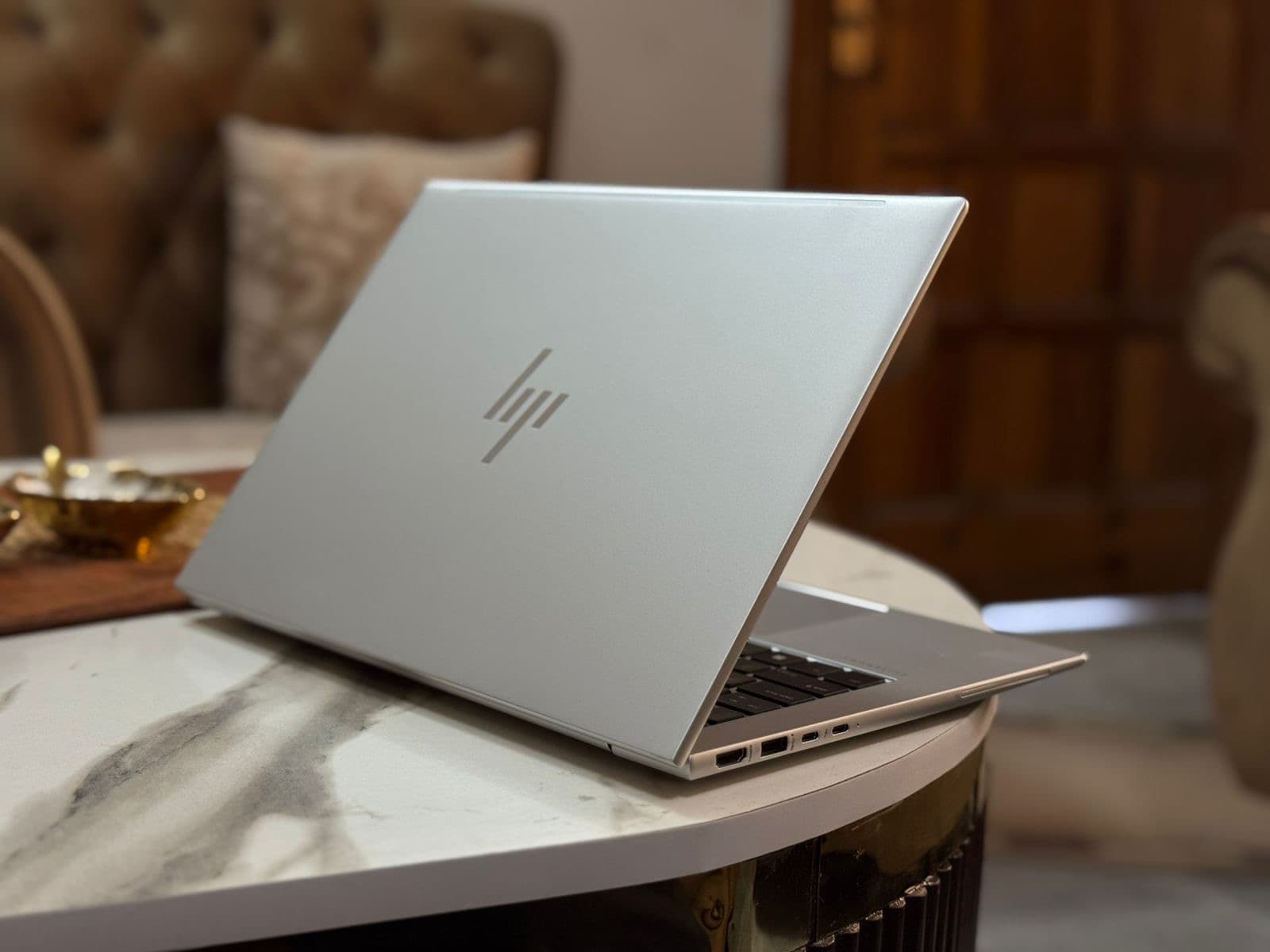 HP elite notebook pc 840 G10 13 gen i7 1 tb ssd 16GB ram
