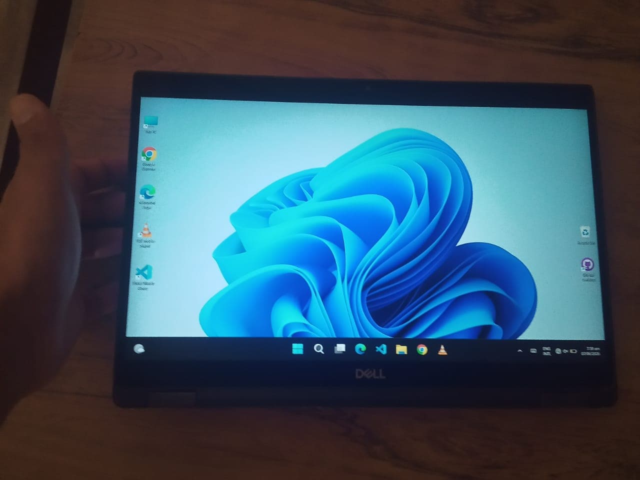 DELL LETTITUDE 7390 2IN1 I5 8TH GEN 8GB RAM 256GB NVME