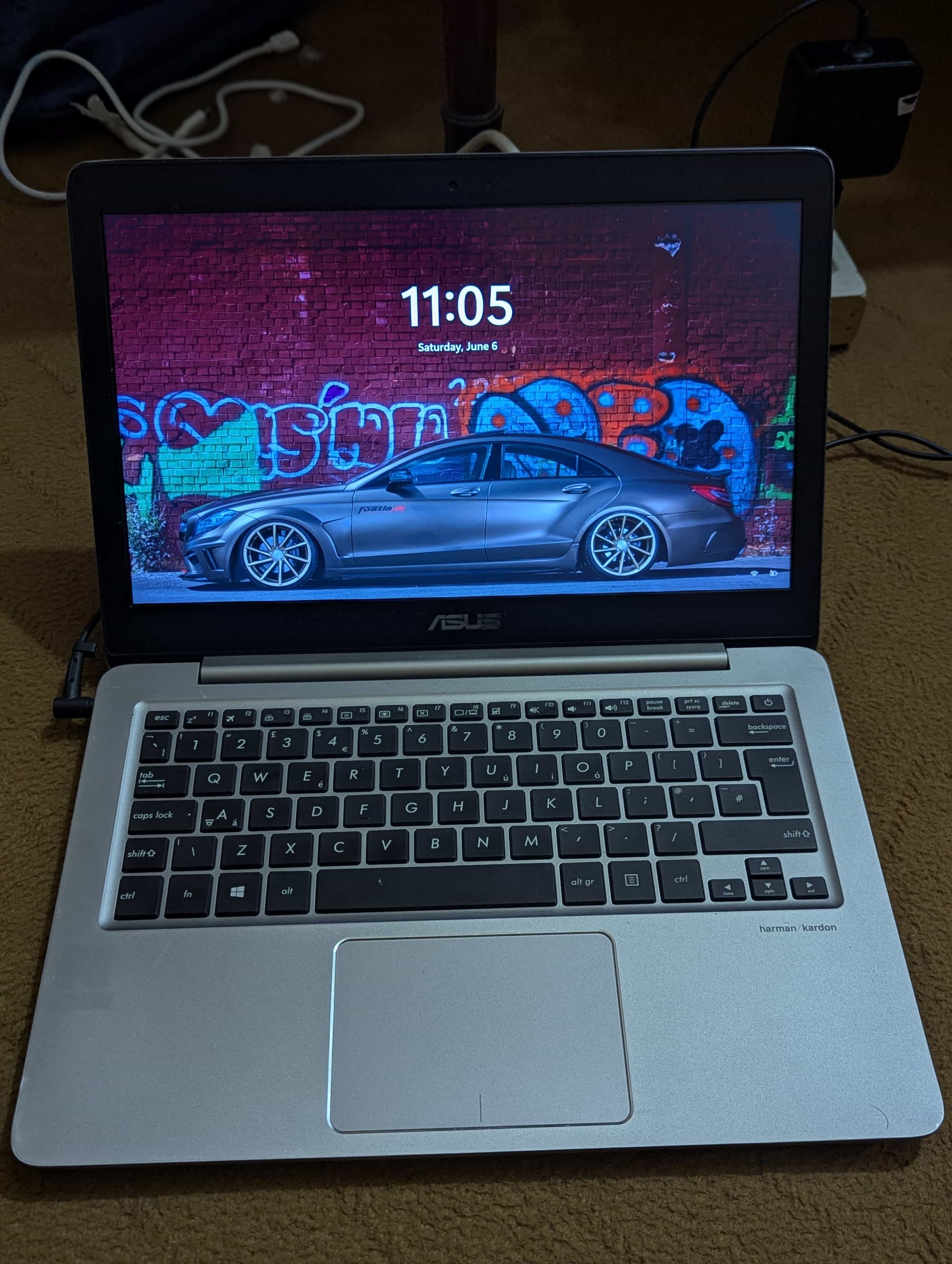 ASUS UX310UAK