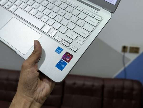 Samsung notebook 9 900X3T core i7 8th generation Quad Core , windows 11 pro , oled display