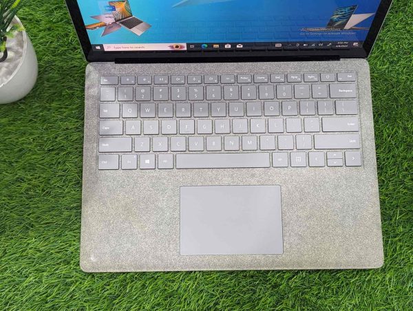 Microsoft surface pro 5 / Tpuch display / 8th generation / 3k display