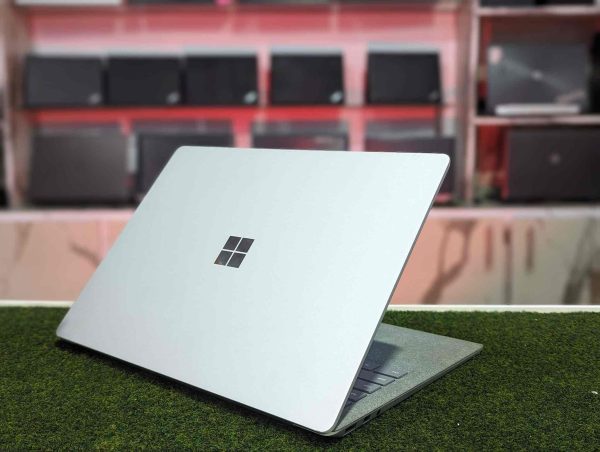 Microsoft surface pro 5 / Tpuch display / 8th generation / 3k display